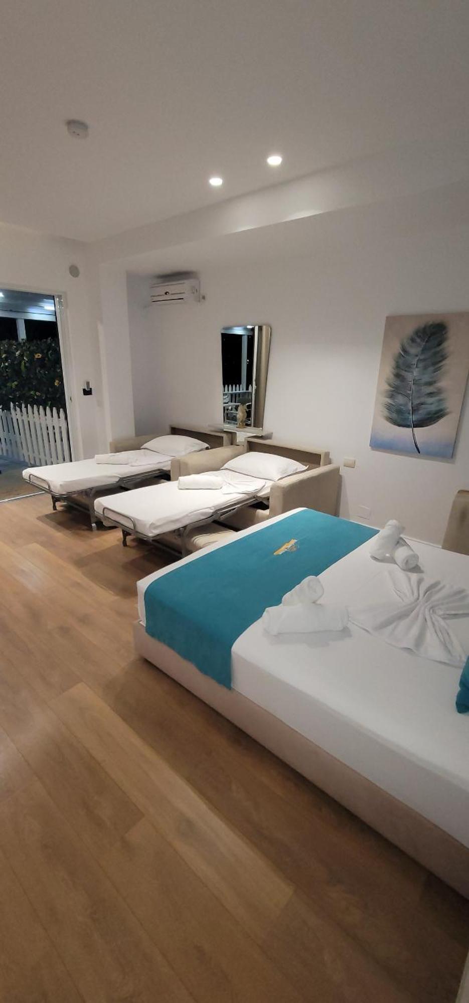 Suncoast Rooms Port Side Sarande Exterior photo